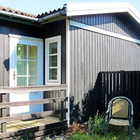Two-bedroom Holiday In 5 * Stege