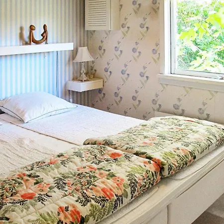 Two-bedroom Holiday In 5 *