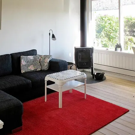 Two-bedroom Holiday In 5 * Stege
